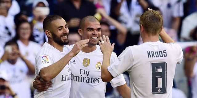 Pose Bersama Trofi Lama, Madrid Dicibir Media Barca