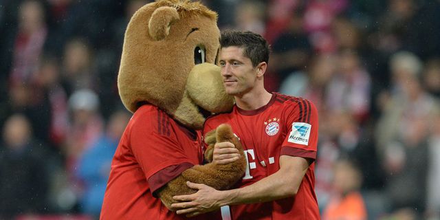 Agen Isyaratkan Lewandowski Tertarik Pindah ke Barca Atau Madrid Agen Isyaratkan Lewandowski Tertarik Pindah ke Barca Atau Madrid