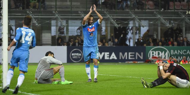 Margin Empat, Kemenangan Terbesar Napoli Atas Milan Margin Empat, Kemenangan Terbesar Napoli Atas Milan