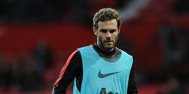 Dikalahkan Arsenal, Mata Pede MU Sabet Trofi Premier League