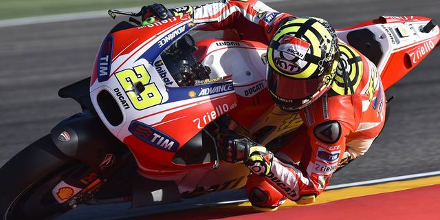 Bahu Masih Sakit, Iannone Tak Peduli Marquez