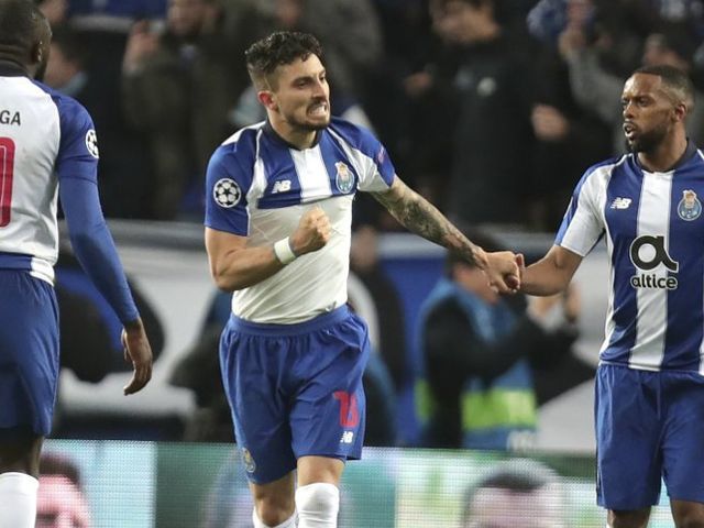 Alex Telles menjadi pahlawan kemenangan Porto atas Roma (c) AP Photo