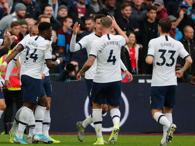 Selebrasi pemain Tottenham saat melawan West Ham, Sabtu (23/11/2019) malam WIB. (c) AP Photo