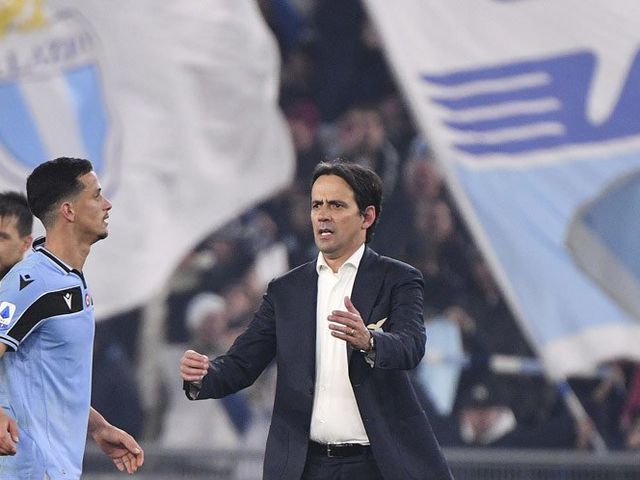 Pelatih Simone Inzaghi dan pemain-pemain Lazio (c) AP Photo