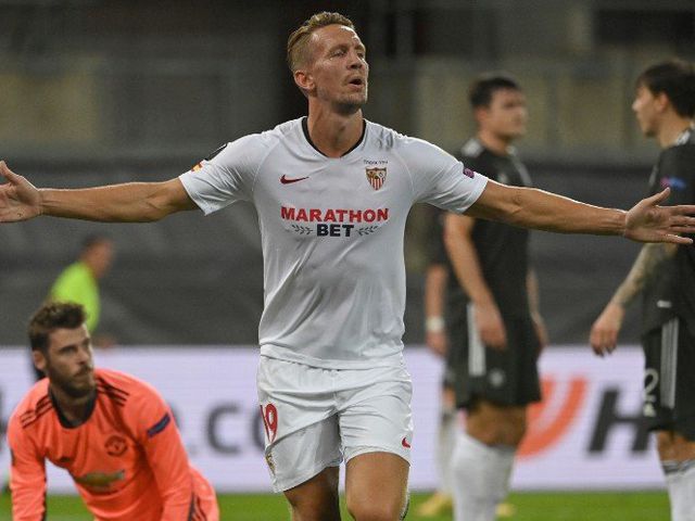 Luuk de Jong menjadi pahlawan kemenangan Sevilla atas Manchester United, Senin (17/8/2020) (c) Pool AFP via AP Photo