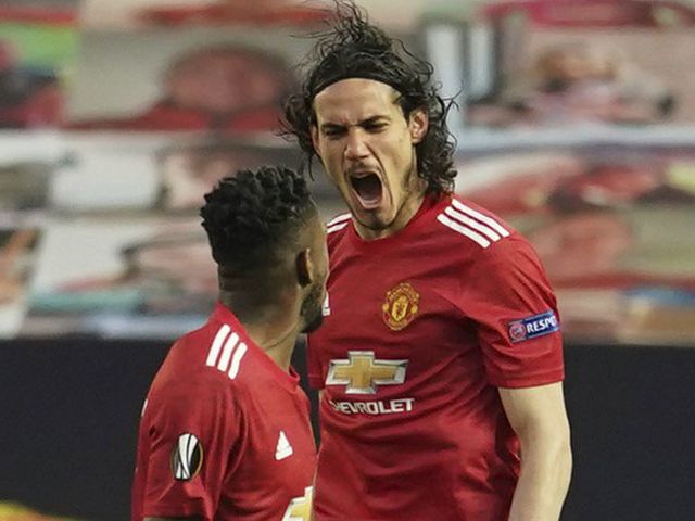 Ekspresi Edinson Cavani usai membobol gawang Granada, Jumat (16/4/2021) (c) AP Photo