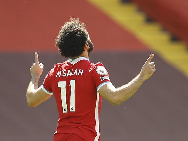 Pemain Liverpool Mohamed Salah melakukan selebrasi setelah mencetak gol ke gawang Newcastle di Premier League, Sabtu (24/4/2021) malam WIB. (c) AP Photo