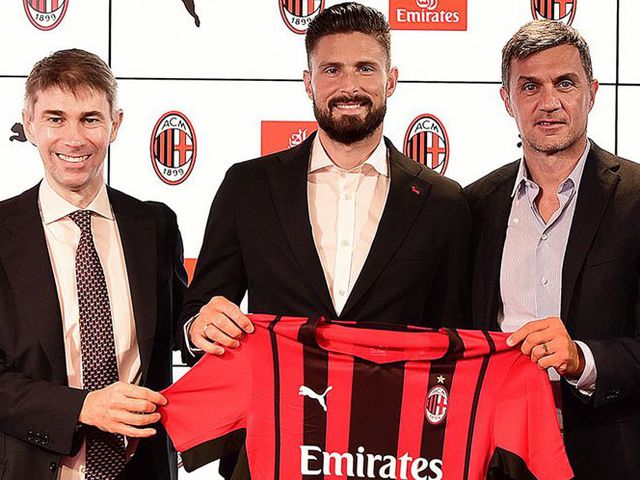 Olivier GIroud resmi menjadi pemain AC Milan (c) AC Milan Official