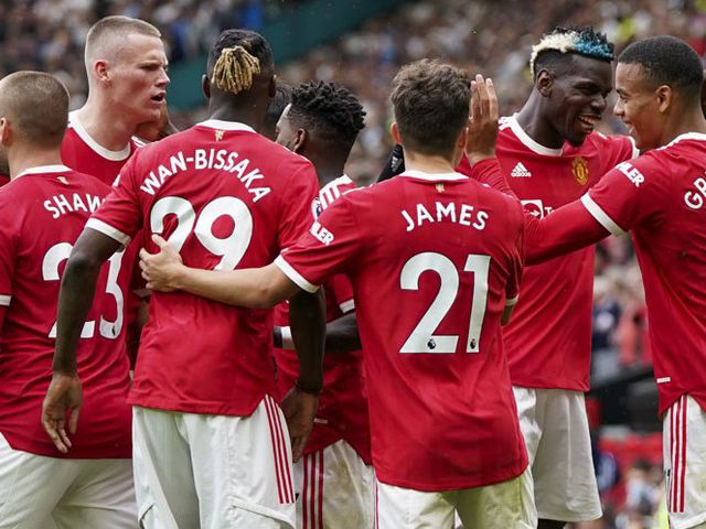 Skuat Manchester United merayakan gol Mason Greenwood ke gawang Leeds United, Sabtu (14/8/2021) (c) AP Photo