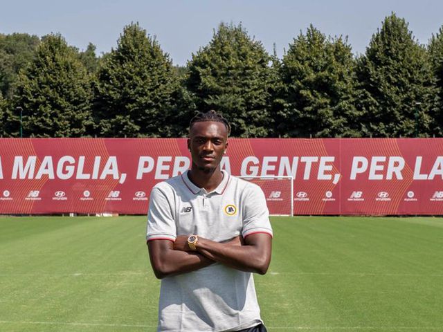 Tammy Abraham resmi bergabung ke AS Roma. (c) Twitter/@ASRomaEN