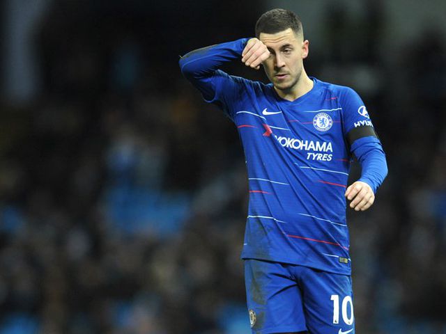 Eden Hazard tampak lesu usai Chelsea dibantai Man City dengan skor 0-6. (c) AP Photo