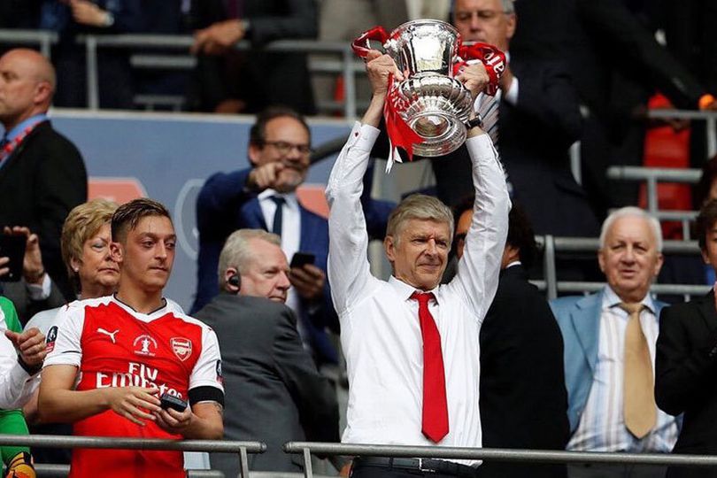 Menang FA Cup, Ramsey Minta Arsenal Pertahankan Wenger