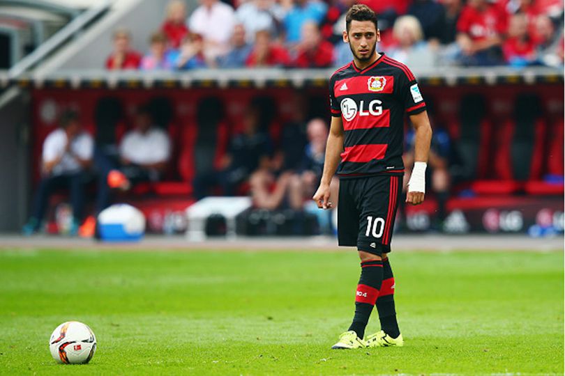 Jagoan Free-kick Hakan Calhanoglu Ditarget Lazio