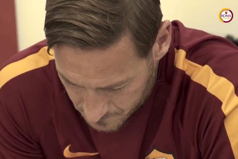 Dokumentasi Latihan Terakhir Totti Sebagai Pemain Roma