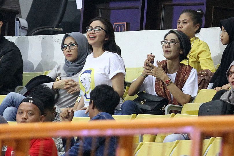 Ariel Tatum Ketagihan Nonton di Stadion