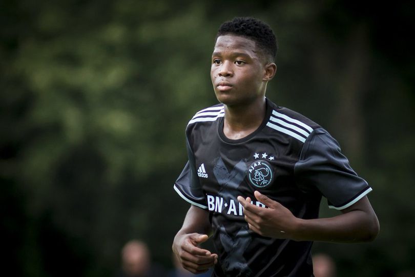 Kalahkan MU dan City, Chelsea Dapat Wonderkid Ajax