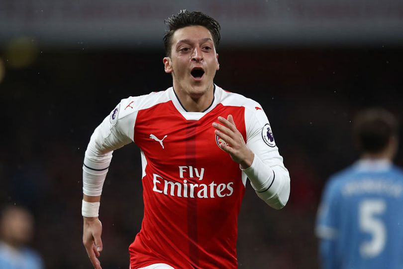 Ingin Bertahan, Mesut Ozil Segera Bicara Kontrak Baru