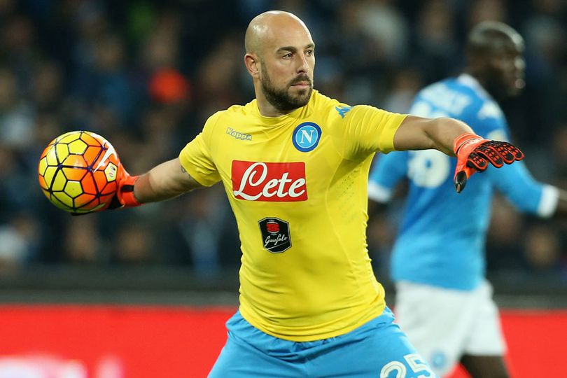 Acungan Jempol Buffon Untuk Pepe Reina