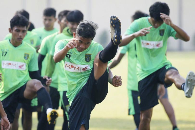 Persebaya Jamu Persatu di Gelora Bung Tomo