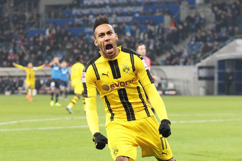 Aubameyang Bantah Sudah Sepakat ke Barcelona