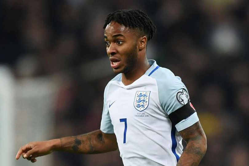 Belum Apa-apa, Sterling Sudah Jadi Kambing Hitam Inggris