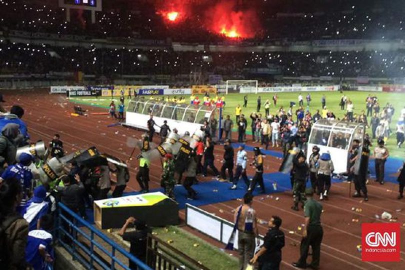 Panas, Duel Persib vs Persija Berakhir Dengan Kericuhan