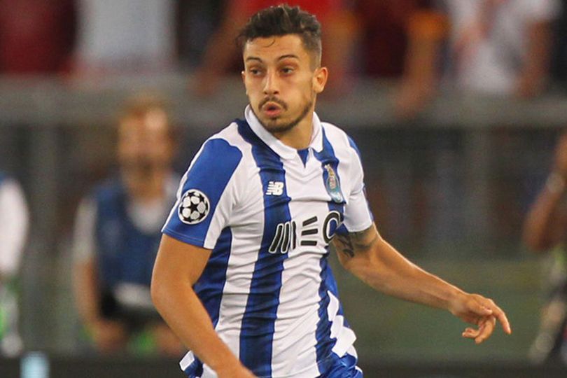 Meski Waktu Mepet, Manchester United Pede Bisa Tuntaskan Transfer Alex Telles