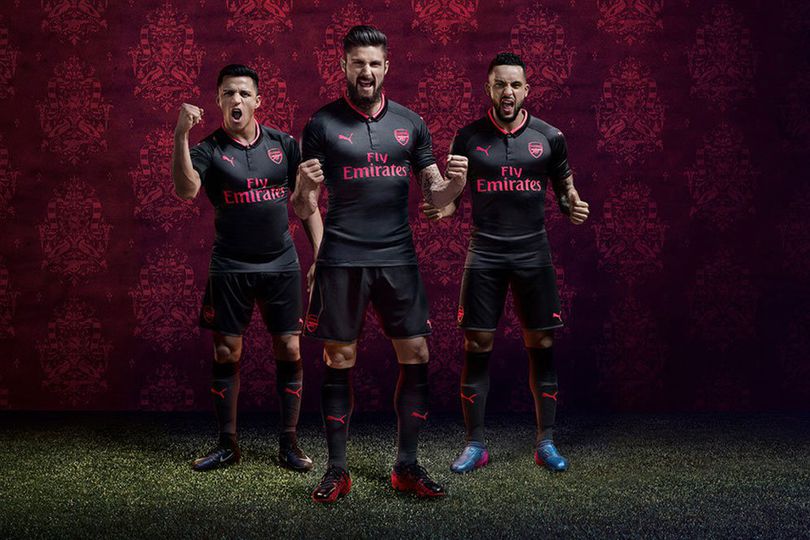 Arsenal Luncurkan Jersey Ketiga, Sanchez dan Giroud Jadi Modelnya