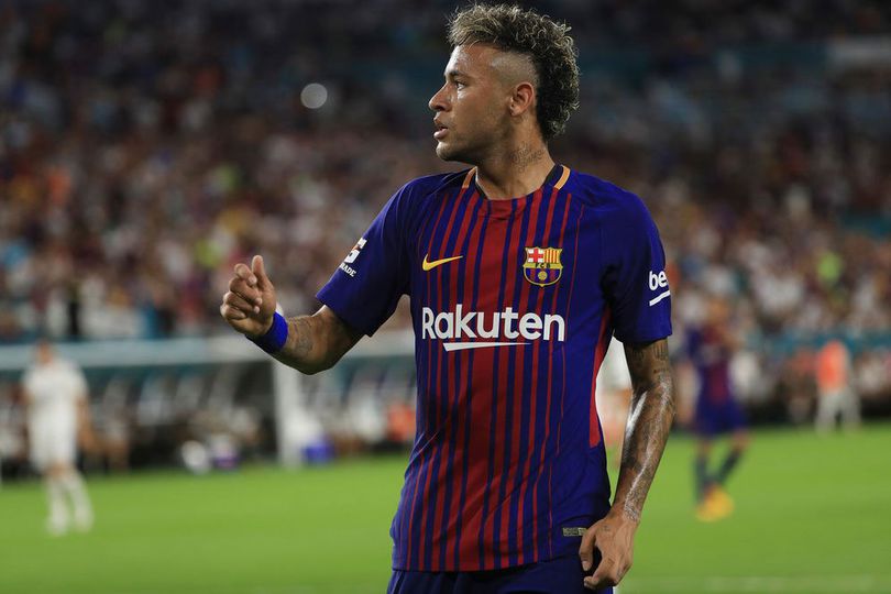 Video: Kesal, Fans Barca Ramai-ramai Bakar Jersey Neymar