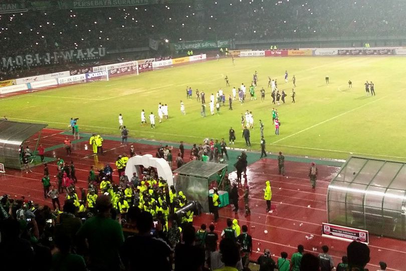 Laga Persebaya Kontra Martapura FC Diwarnai Kericuhan