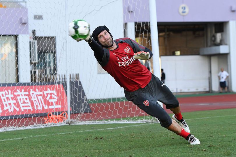 Cascarino: Posisi Cech di Arsenal Tidak Aman