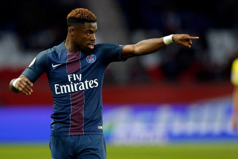 Cari Pemain Belakang, MU Hubungi Serge Aurier