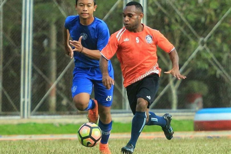 Arema FC Batal Pinang Duo Penyerang Papua