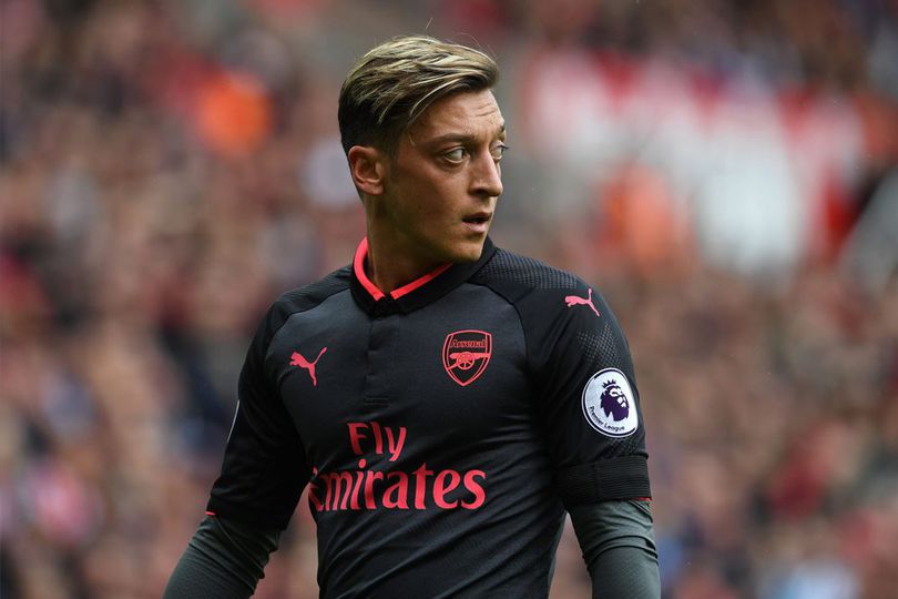 Ozil Tak Senang Namanya Dikaitkan Dengan MU