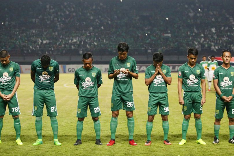 Pemain Persebaya Luapkan Kekecewaan dengan Menangis