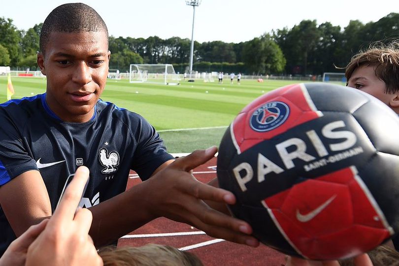 Mbappe Tak Ingin Dikenal Sebagai Penerus Henry