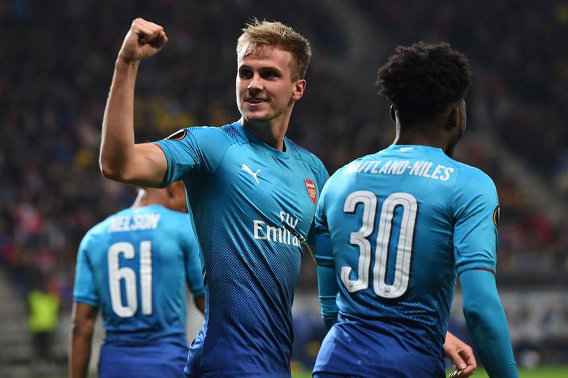 Arsenal Keok, Rob Holding Protes Keputusan Penalti