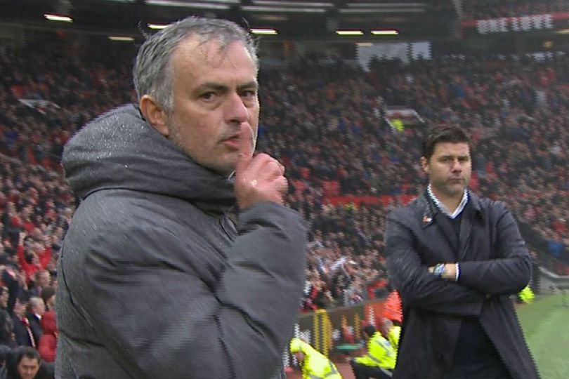 Carragher: Mourinho Kebanyakan Alibi!