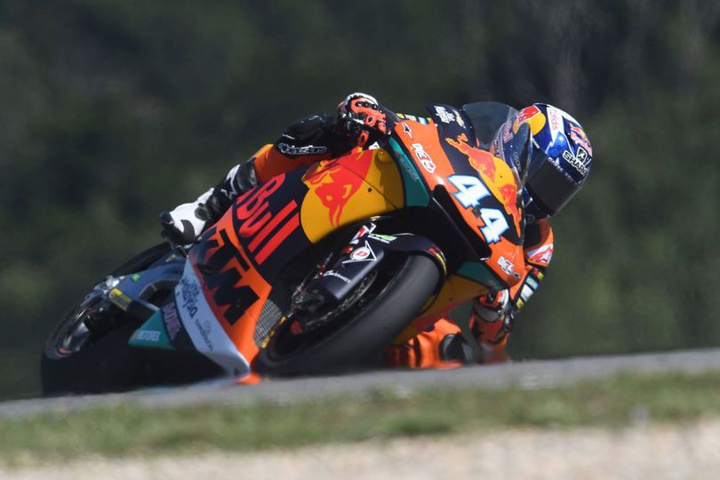 Hasil Balap Moto2 Valencia 2018: Marini-Marquez Jatuh, Oliveira Menang