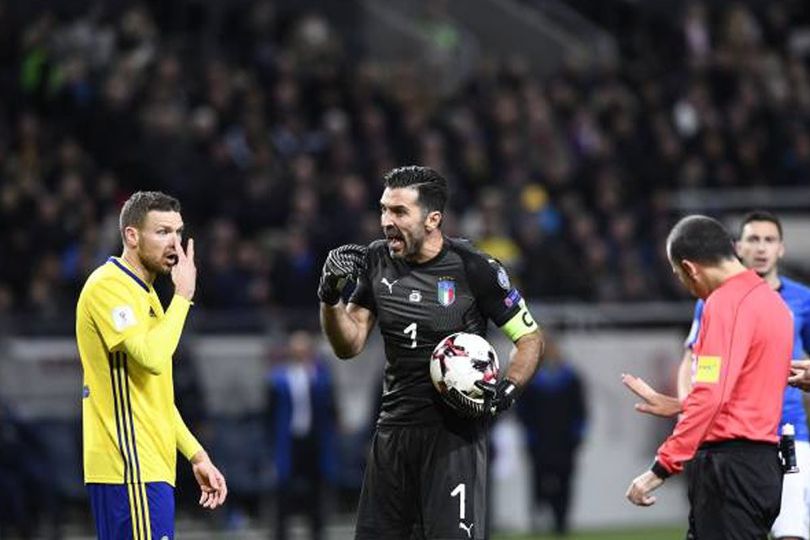 Buffon Tegaskan Pertarungan Belum Usai