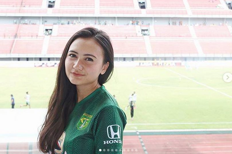 Bonek Cantik di Jerman Ikut Bahagia Persebaya Juara Liga 2 Bonek Cantik di Jerman Ikut Bahagia Persebaya Juara Liga 2