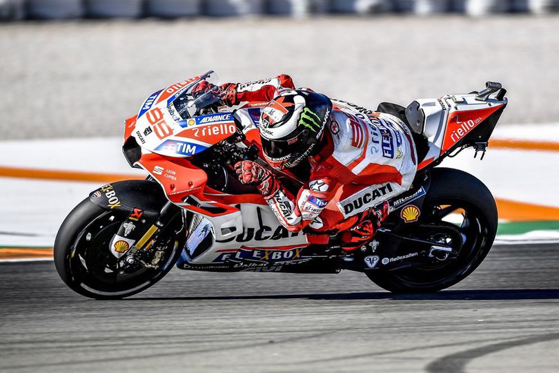 Lorenzo Sebut Mesin Baru Belum Sebaik Ducati GP17