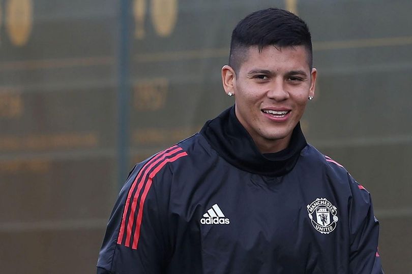 Januari, Everton Coba Boyong Marcos Rojo