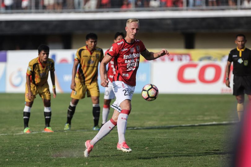 Kevin Brands Datang, Van der Velden Pamit Tinggalkan Bali United?