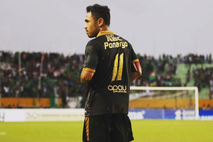 Ponaryo Astaman Resmi Gantung Sepatu