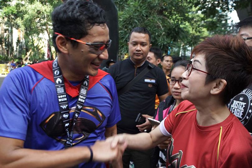 Jadi Superman, Sandiaga Uno Lari Sambil Selamatkan Dunia