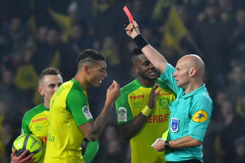 Video: Wasit Absurd di Liga Prancis