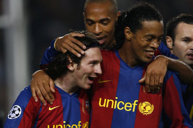 Mengenang Keajaiban Ronaldinho dari Kacamata Mantan Pemain Barcelona