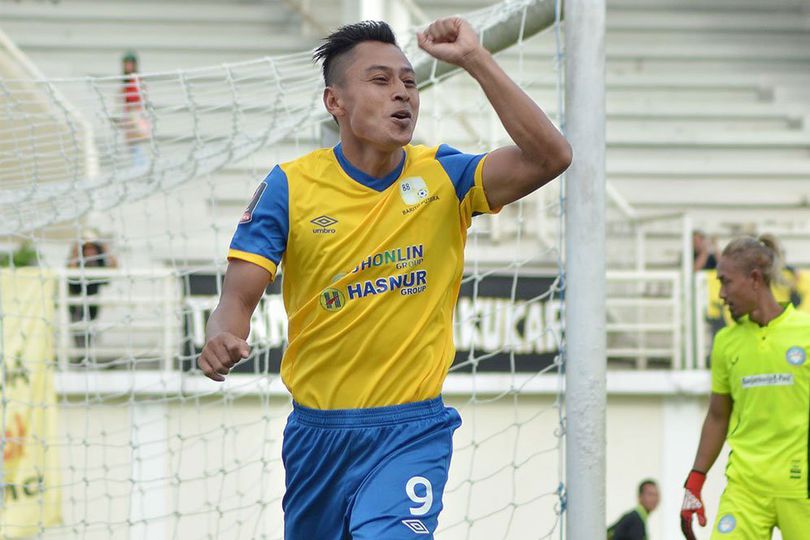 Samsul Arif Empat Gol, Barito Putera Bekuk Mitra Kukar