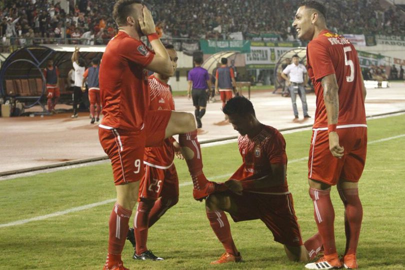 Bek Persija Persembahkan Gol Untuk Anaknya